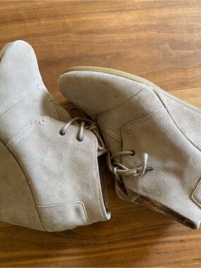TOMS Women's Taupe Suede Lace-Up Ankle Boots